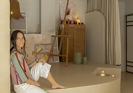 Elisa, la interiorista que pinta cuadros, abre su refugio creativo en Algorta.