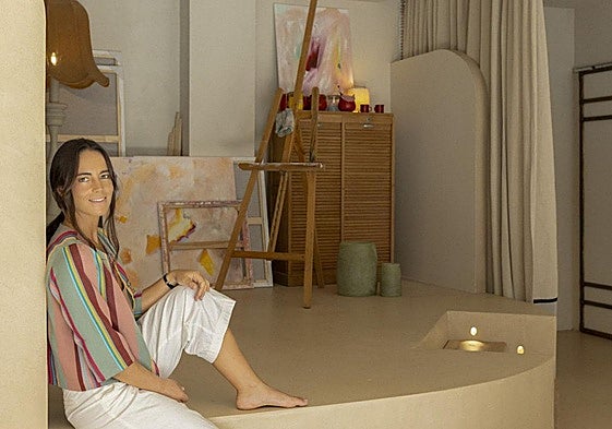 Elisa, la interiorista que pinta cuadros, abre su refugio creativo en Algorta.