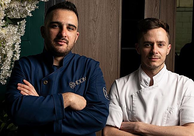 Miguel González, propietario y mixólogo de HDDN y el cocinero Omar Martin (jefe de cocina en Xeito y formado en Étimo, Joël Robuchon y Araia), componen una creativa pareja en este local de ambiente en penumbra y aires prohibidos, a lo speak easy, en el barrio de La Latina madrileño.