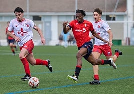 Ally Kall en un partido con el juvenil de Osasuna la pasada temporada.