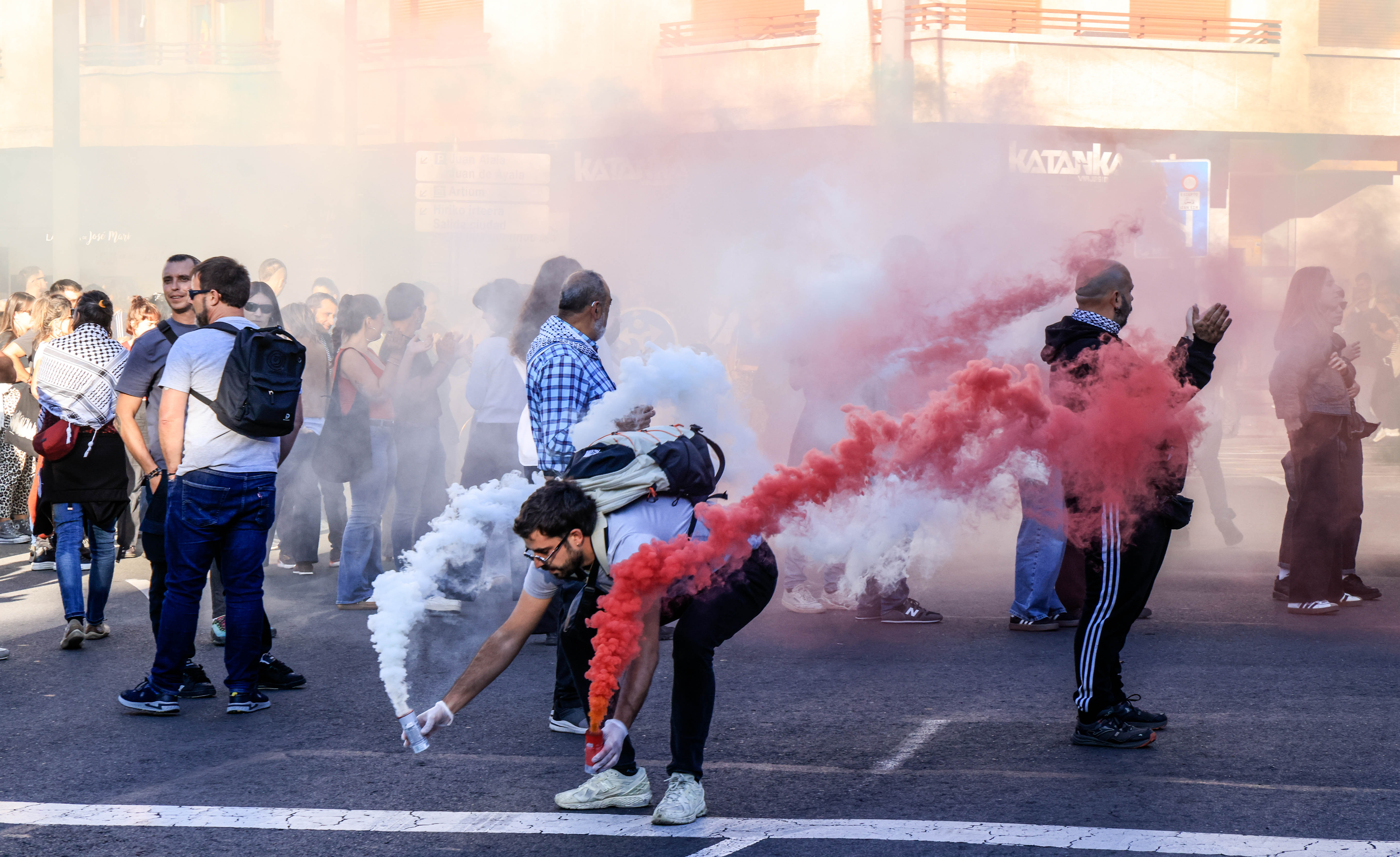 La jornada de huelga en apoyo a Palestina en Álava, en imágenes