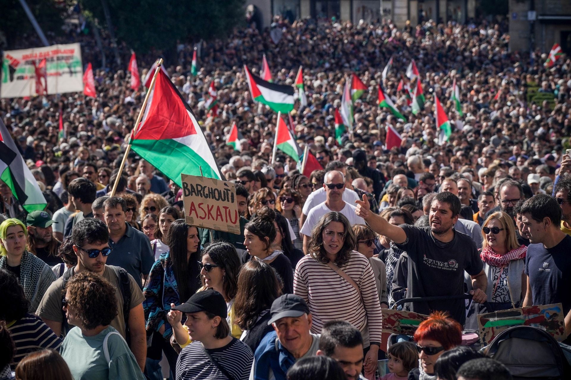 La jornada de huelga en apoyo a Palestina en Álava, en imágenes