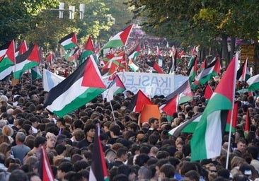 Una marea humana desborda las calles de Bilbao en apoyo a Palestina