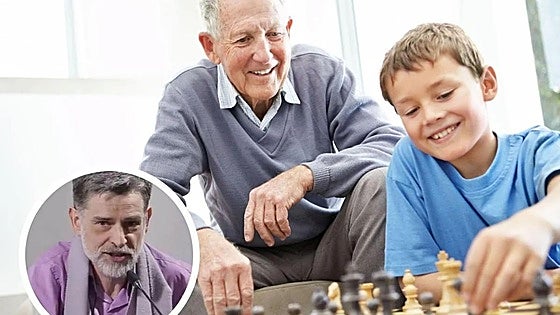 El consejo del pediatra Carlos González a los padres que reciben críticas de los abuelos sobre la crianza de sus hijos