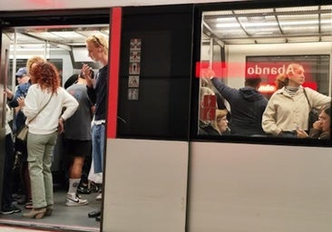 Metros llenos, más gente en los andenes... así afecta el paro al transporte vizcaíno
