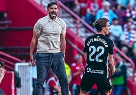 Sarabia grita a sus jugadores en un partido de esta temporada.