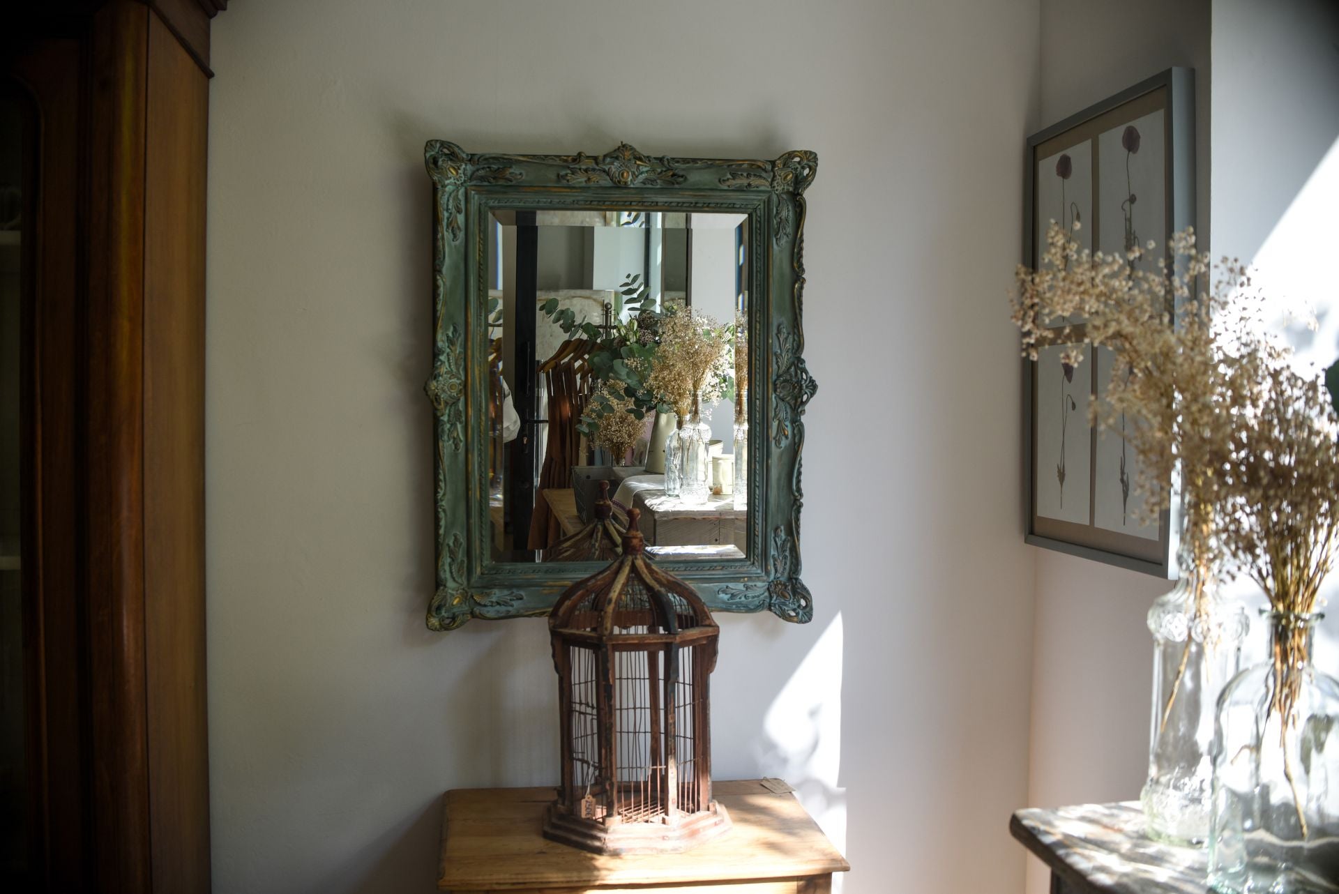 Marta deja la consultoría en Madrid y abre su tienda de muebles restaurados en Getxo