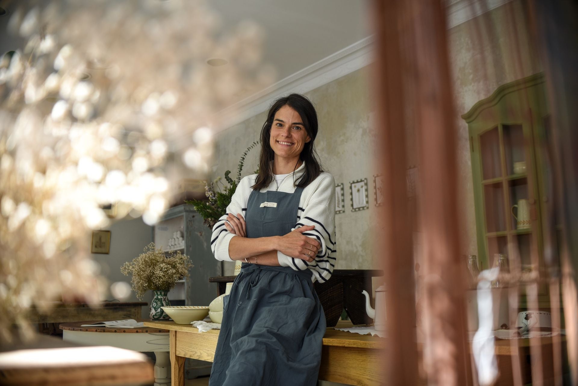Marta deja la consultoría en Madrid y abre su tienda de muebles restaurados en Getxo