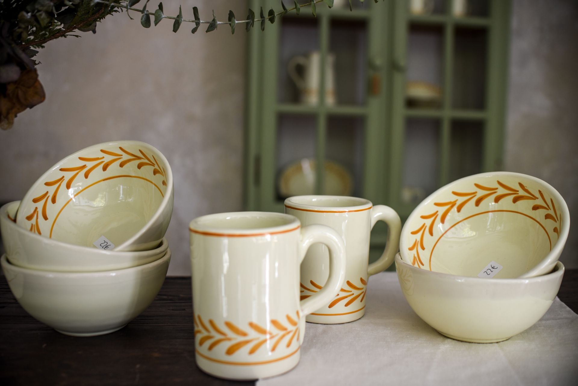 Marta deja la consultoría en Madrid y abre su tienda de muebles restaurados en Getxo