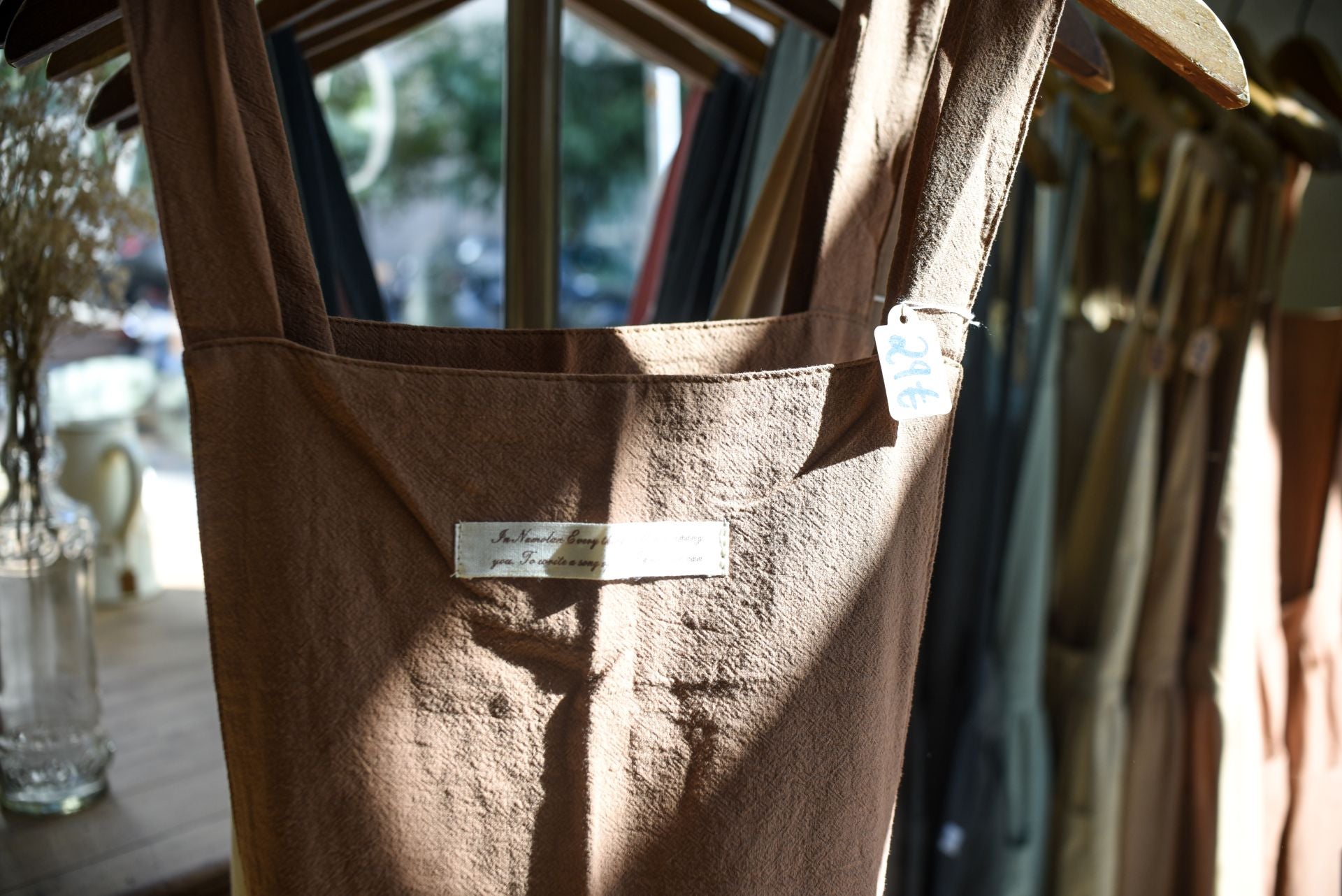 Marta deja la consultoría en Madrid y abre su tienda de muebles restaurados en Getxo