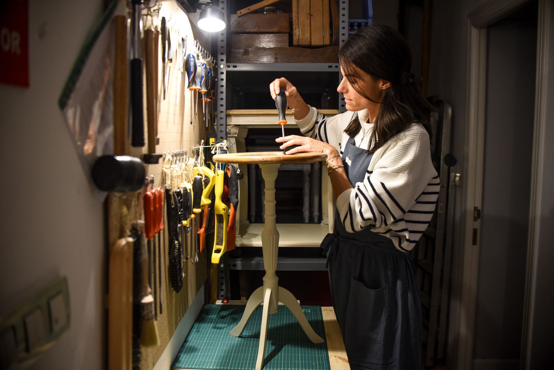 Marta deja la consultoría en Madrid y abre su tienda de muebles restaurados en Getxo