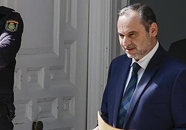 El exministro Jose Luis Ábalos a la salida del Tribunal Supremo.