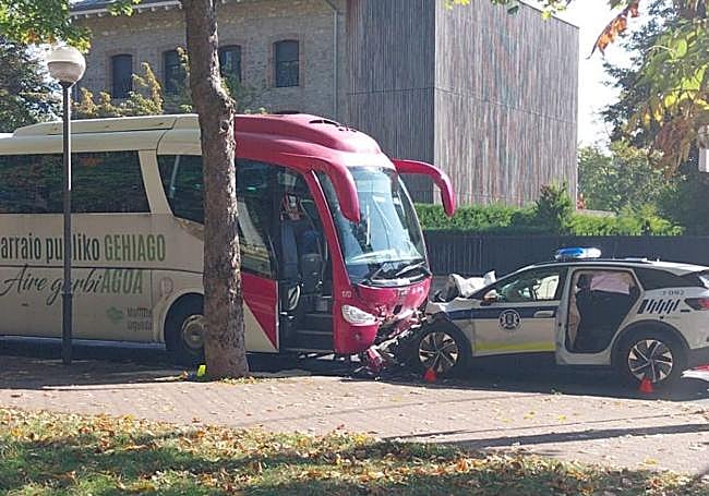 Así ha quedado el coche patrulla.
