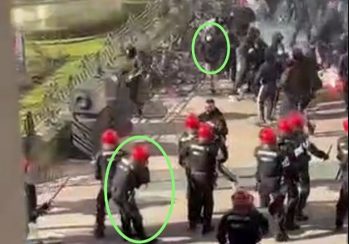 La Ertzaintza abre una investigación interna por las supuestas lesiones causadas a un joven durante los incidentes de Vitoria