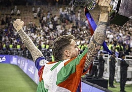 Iñigo Martínez al ser preguntado por quién quiere que gane el Mundial: «¿Ahora mismo...?»