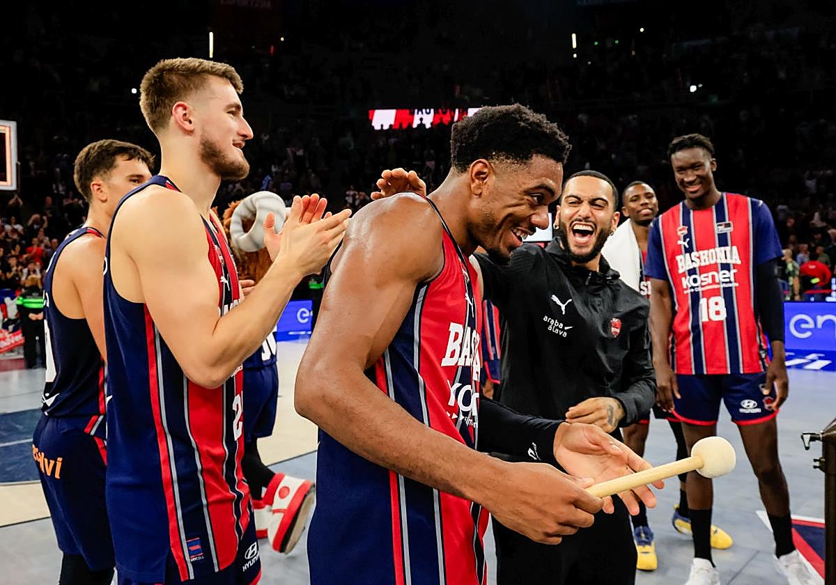 Forrest y Howard se perderán «las próximas semanas» de competición por lesión