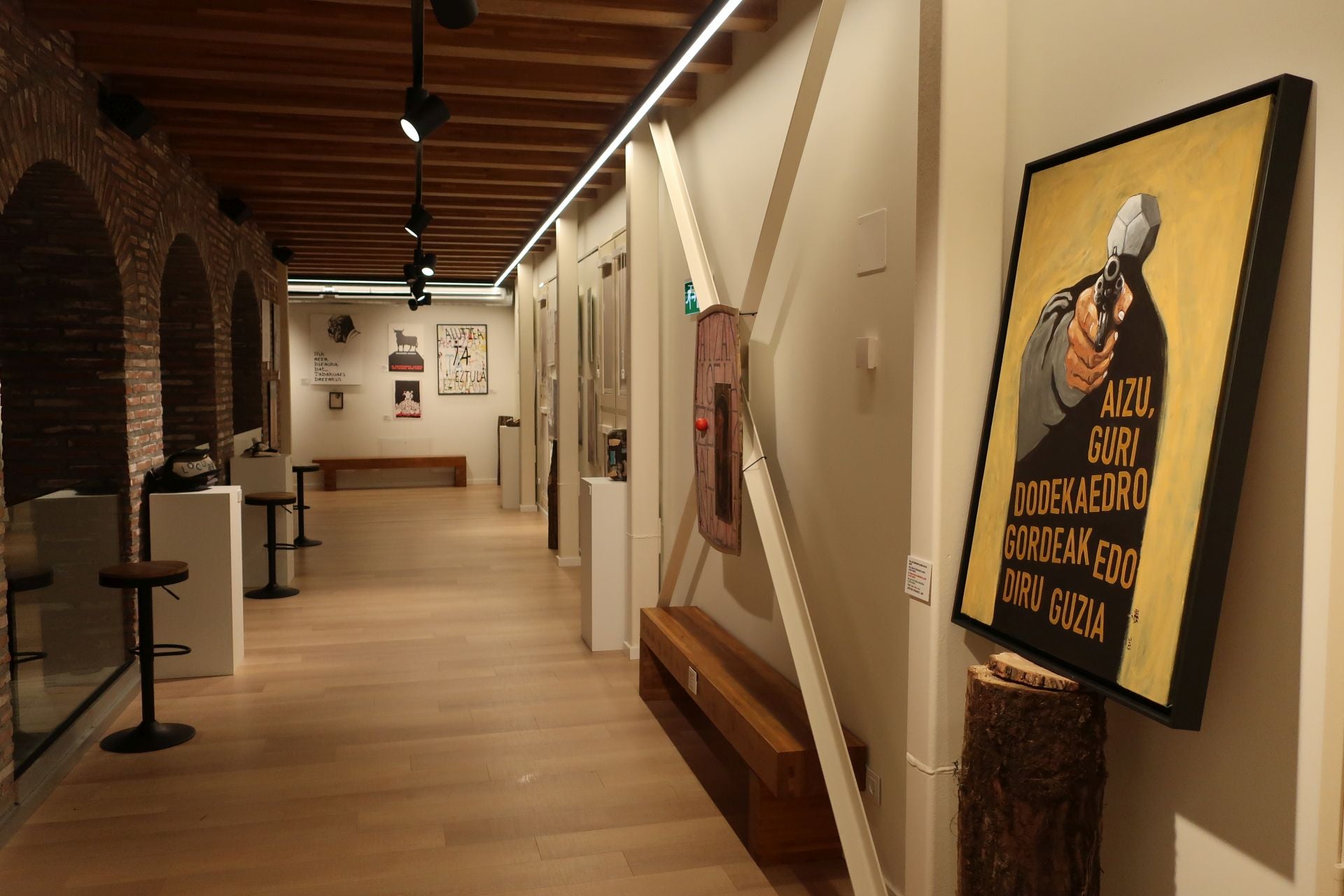 &#039;Markos Gimenoren Karteletrak&#039; erakusketa, irudietan