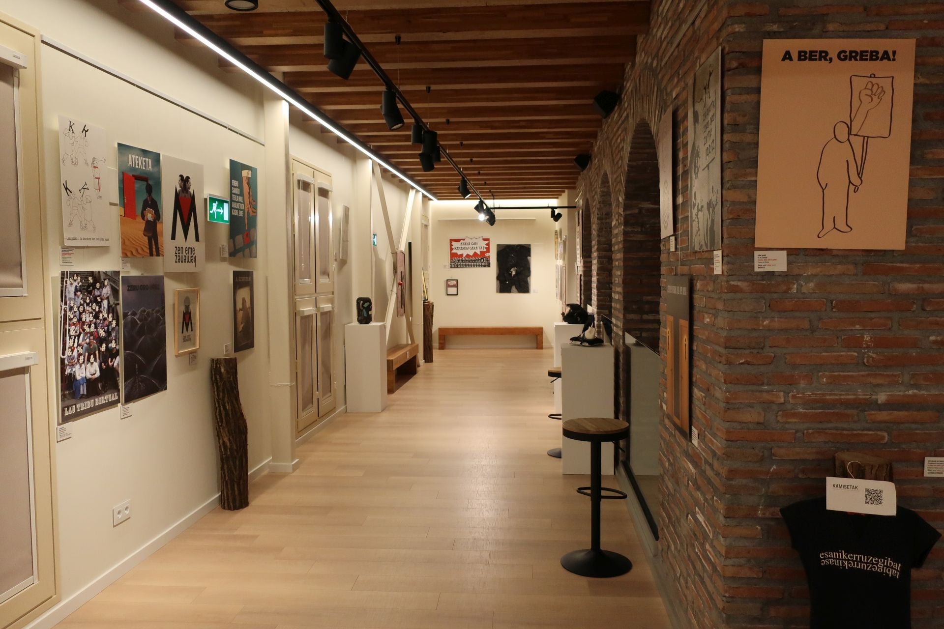 &#039;Markos Gimenoren Karteletrak&#039; erakusketa, irudietan