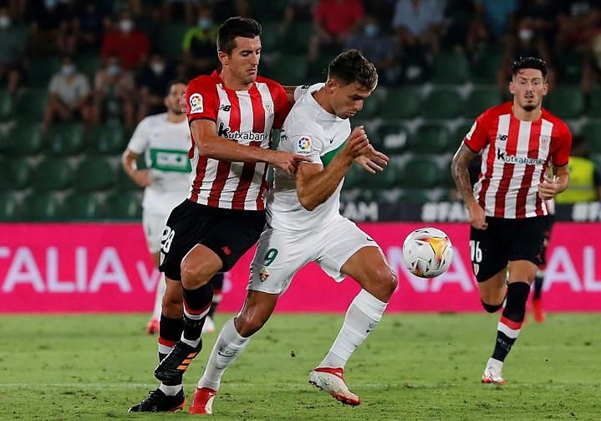 Dani Vivián jugará por tercera vez en el Martínez Valero, donde debutó como rojiblanco el 16 de agosto de 2021.