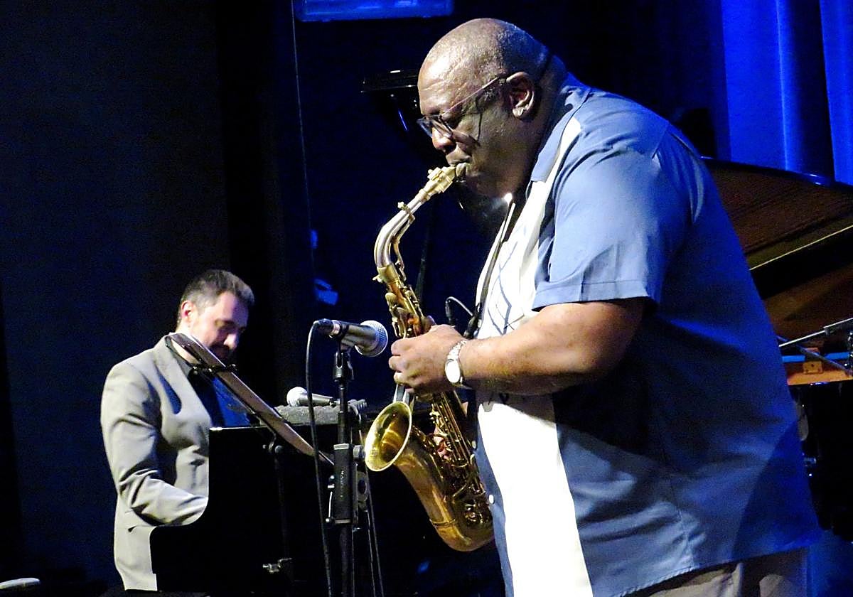 Cerrando el primer pase con 'Bright Mississippi' de Monk.