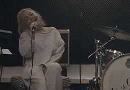 La mítica canción con la que Amaia Montero promociona la gira de La Oreja de Van Gogh