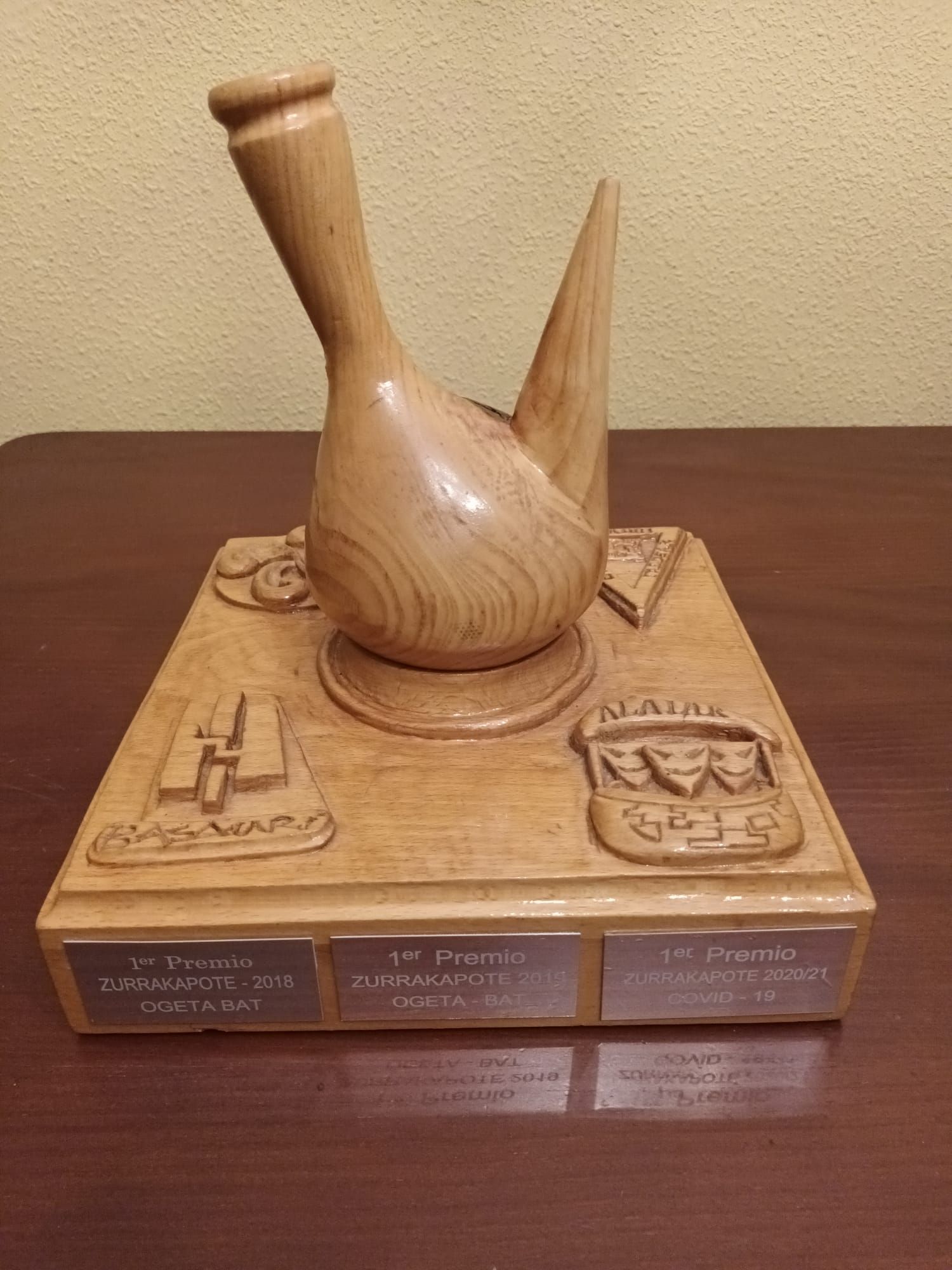 Trofeo al mejor zurracapote creado por Ambrosio Hernández.