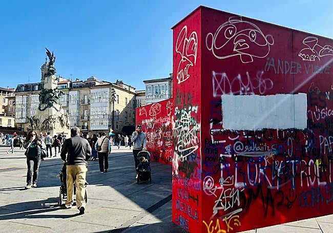 Otra zona donde se han tapado mensajes.