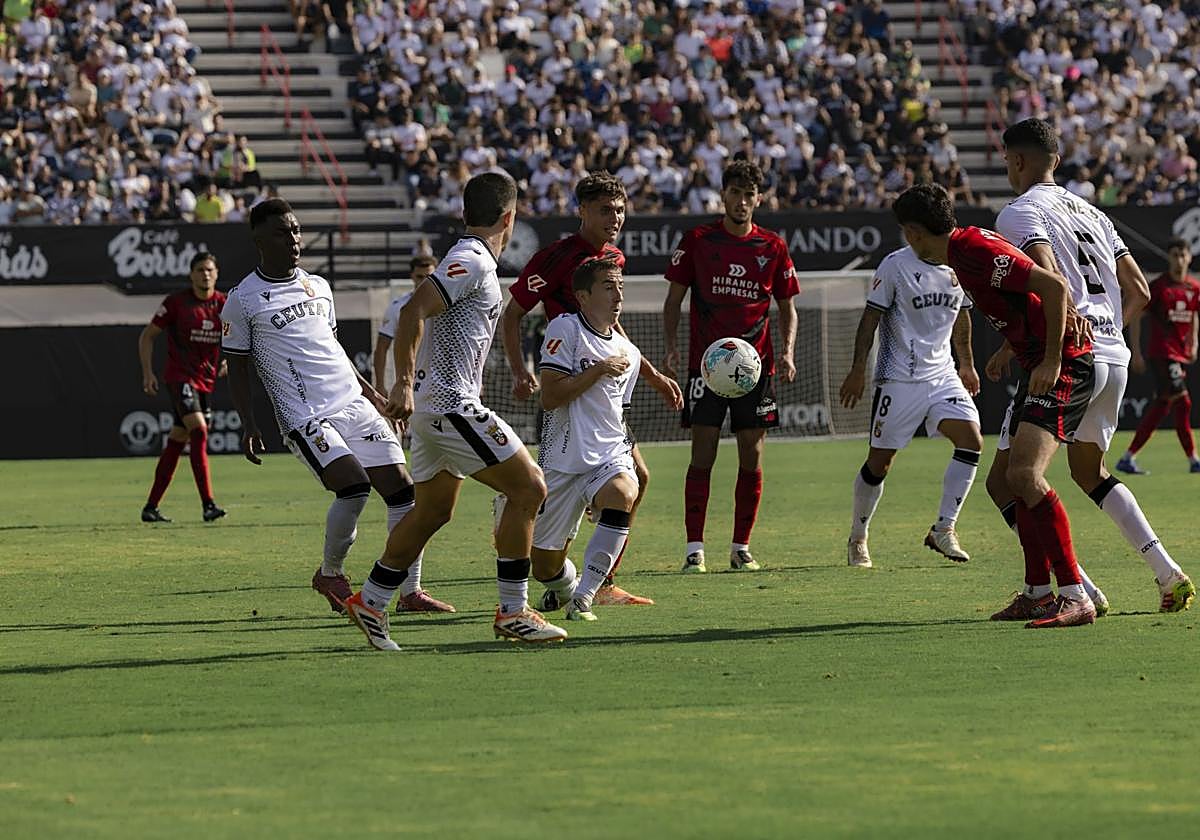 Los jugadores rojillos se mostraron poco intensos.
