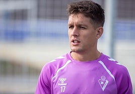 Cumplida su sanción, Corpas podría tener que retrasar su posición para ejerecer de lateral derecho.