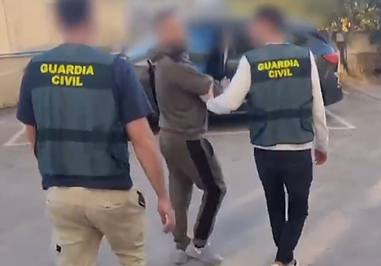 Cae una banda criminal tras robar a plena luz del día en tres viviendas de Amorebieta