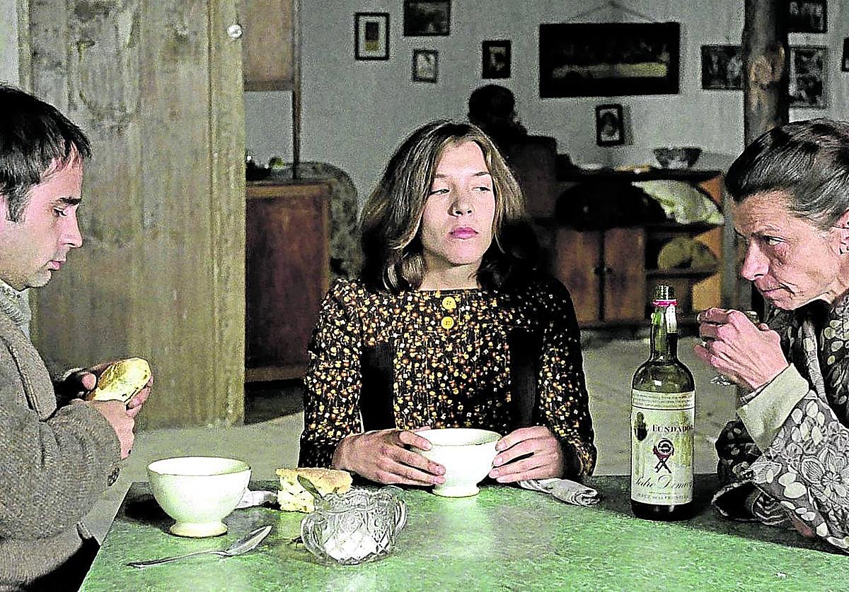 Ovidi Montllor, Alicia Sánchez y Lola Gaos en 'Furtivos' (1975), de José Luis Borau.