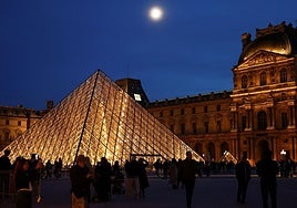 Vista del Louvre.
