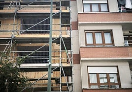 El edificio, de 19 pisos en alquiler, se alza con paneles de madera contralaminada, previamente construidas en fábrica.