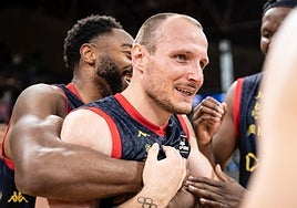El exbaskonista Rafa Luz obra el milagro con la que será la canasta del año en la ACB