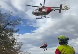 El hombre ha sido trasladado a un centro hospitalario para su evaluación médica.