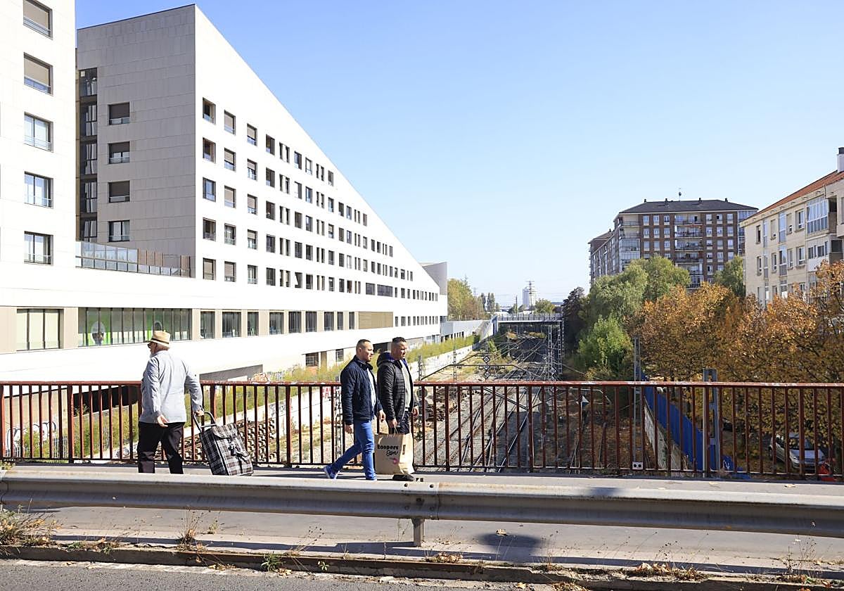 La mejora de los puentes de San Cristóbal y Pedro Asúa en Vitoria, pendiente de Adif
