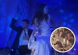 Los novios, en un momento de la celebración.