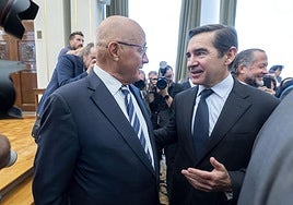 Los presidentes de Banco Sabadell y BBVA, Josep Oliu y Carlos Torres.