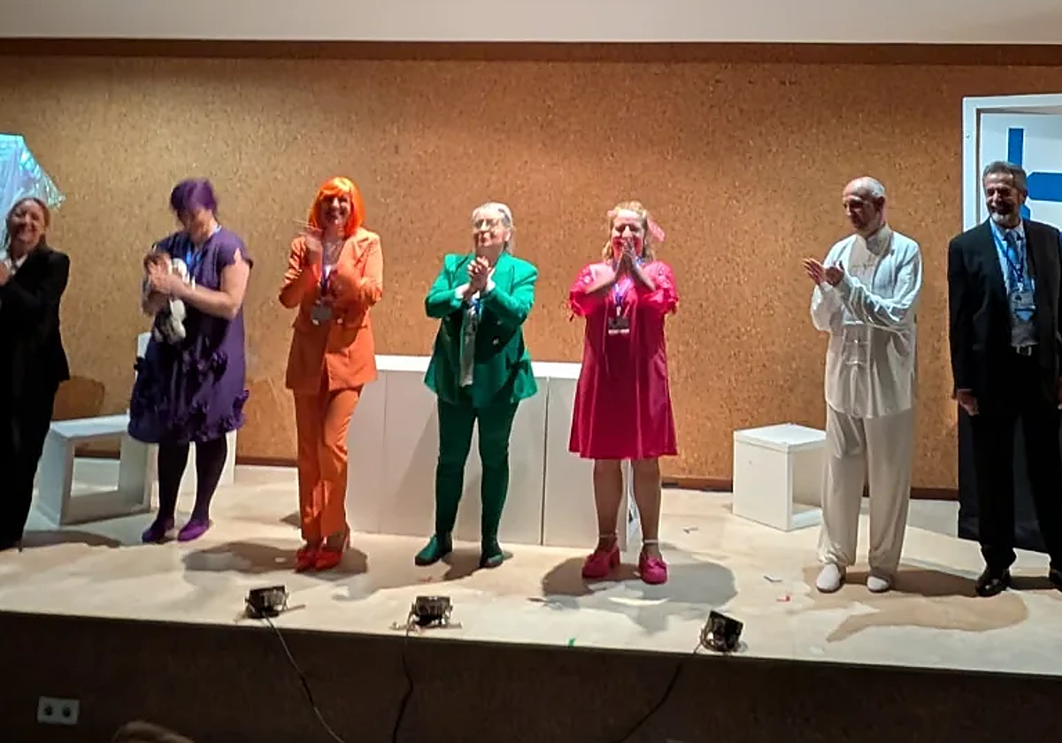 Un instante de la obra representada por La Cívica Teatro.