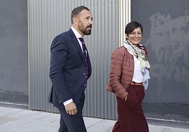 El consejero de Vivienda, Denis Itxaso, y la ministra del ramo, Isabel Rodríguez, la pasada semana.