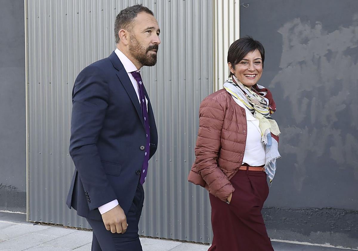 El consejero de Vivienda, Denis Itxaso, y la ministra del ramo, Isabel Rodríguez, la pasada semana.