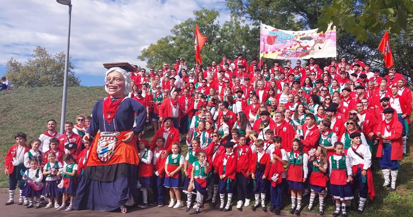 El premio intercuadrillas fue Mozkoŕak, que exponía en sus redes «el honor de haber acompañado al emblema de estas fiestas en cada uno de los eventos con el resto de 'kuadrillas'».