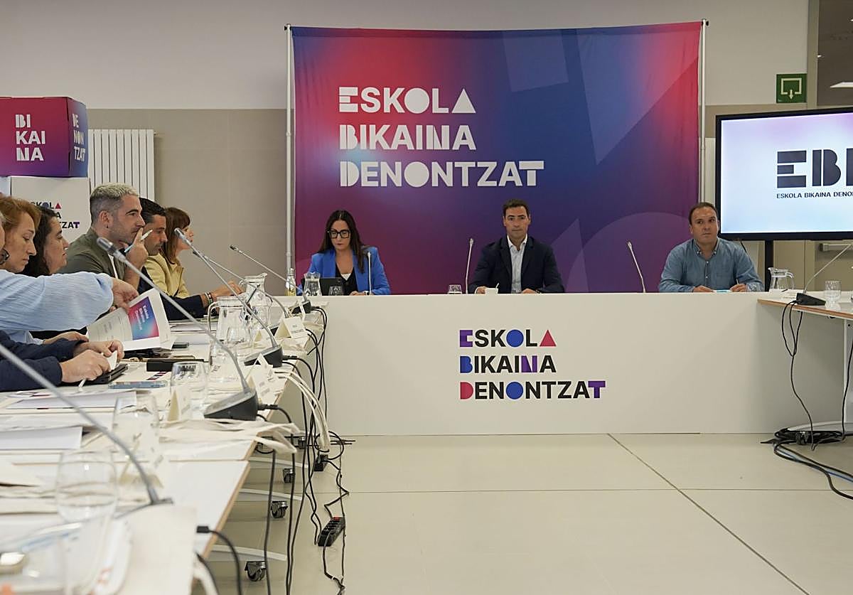 El lehendakari presidió la primera reunión del foro.