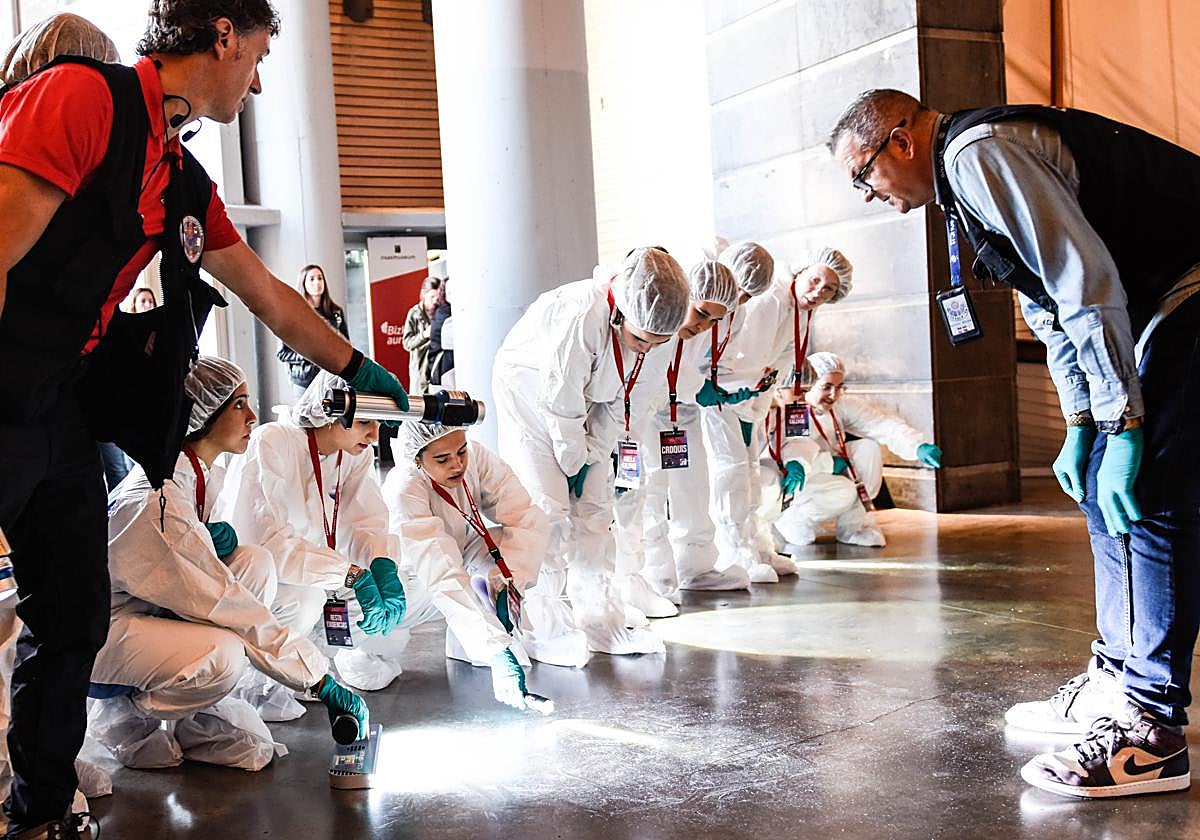 Un robo ficticio en el Itsasmuseum pone a prueba a alumnos vascos