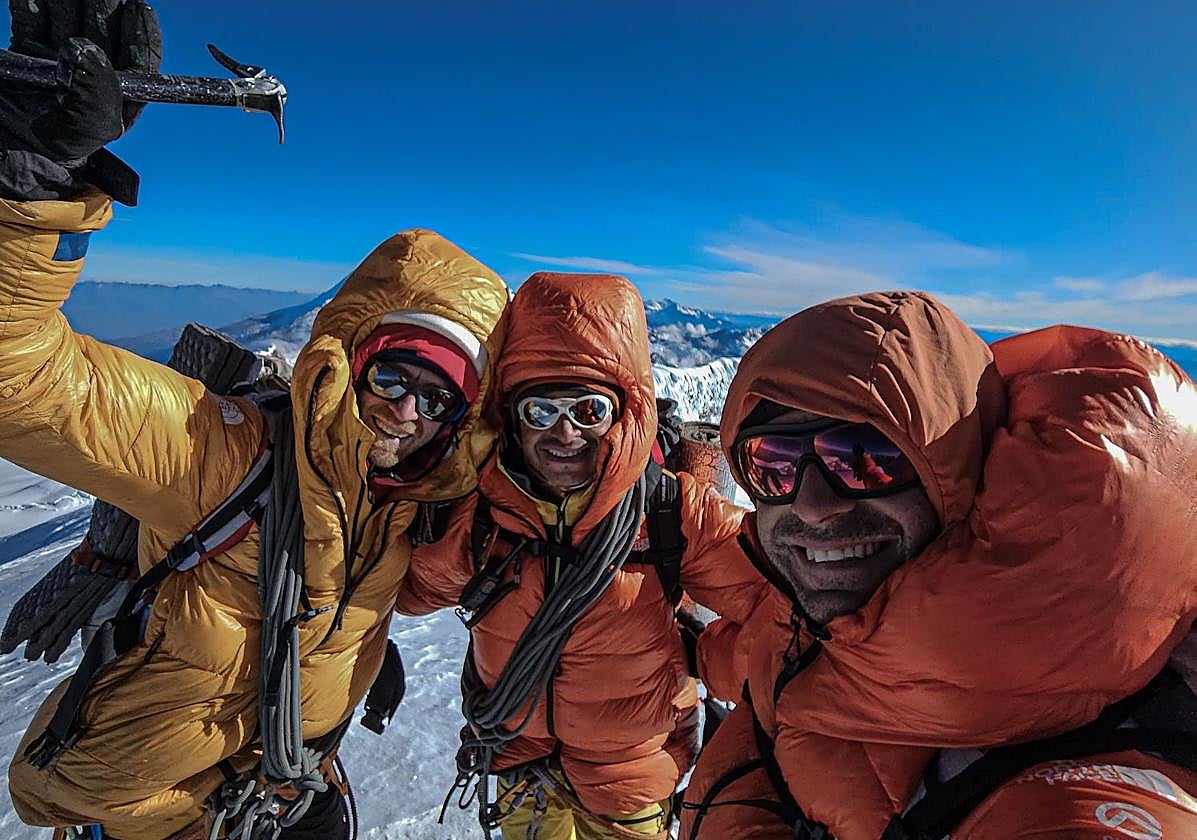 Iker y Eneko Pou, junto a Micher Quito.
