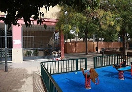 Plaza en la que colindan el edificio donde vivía Sandra y el colegio en que estudiaba