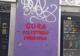 La alcaldesa de Azkoitia denuncia las pintadas de GKS en apoyo a Palestina