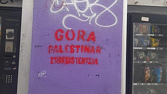 La alcaldesa de Azkoitia denuncia las pintadas de GKS en apoyo a Palestina