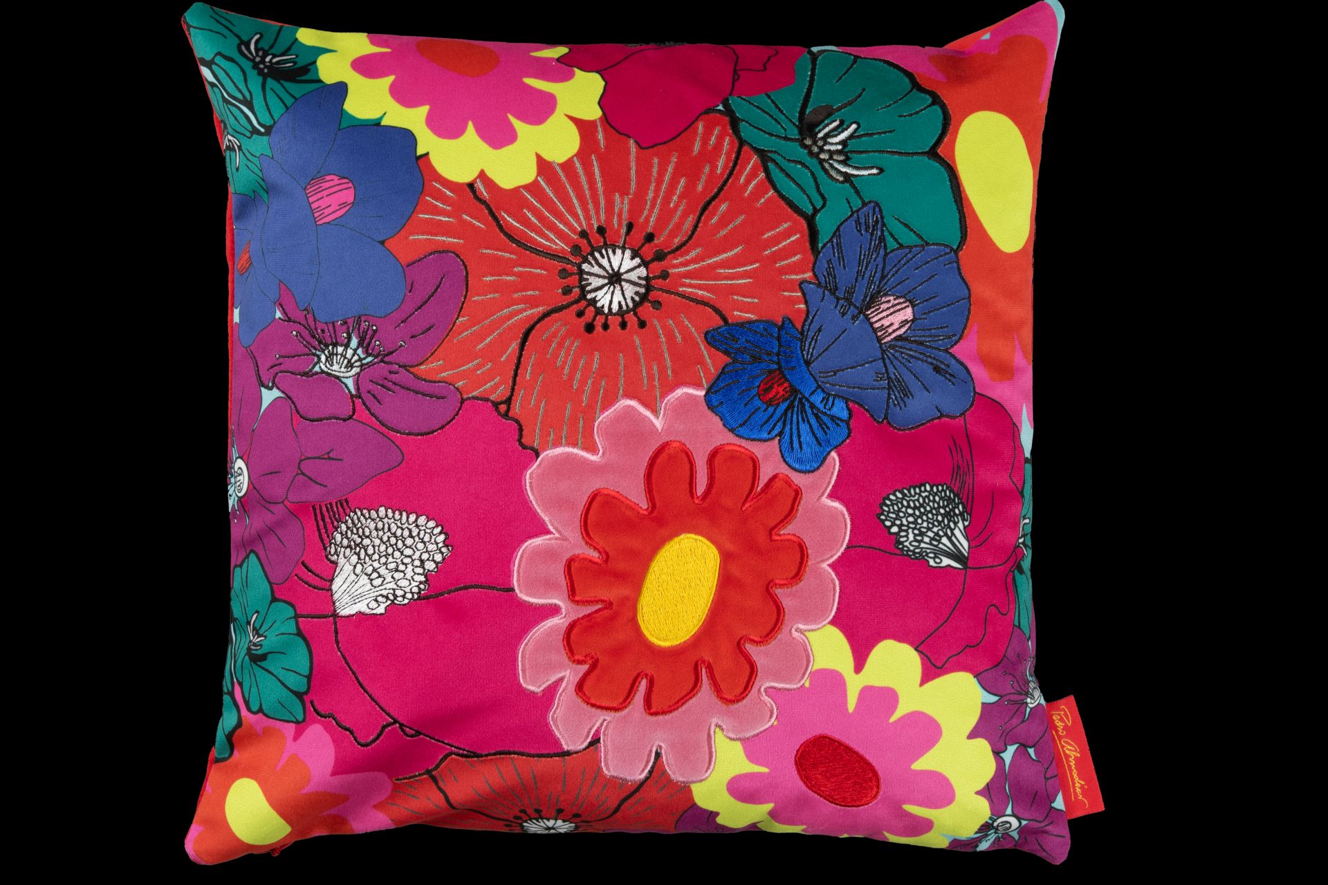 Pedro Almodóvar lanza una colección de muebles: color, cine… y en Bilbao solo disponibles en esta tienda