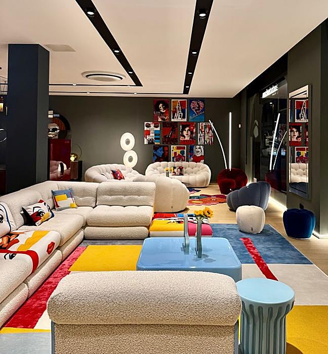 La tienda de Roche Bobois en Bilbao se ha convertido en un estallido de color.